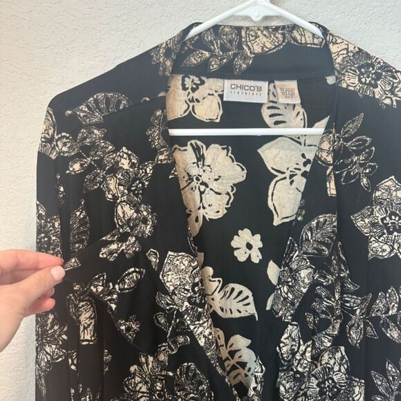 Chico’s Travelers Black Cream Floral Open Front Ruffle Cardigan - Size XL - EUC - Picture 4 of 7